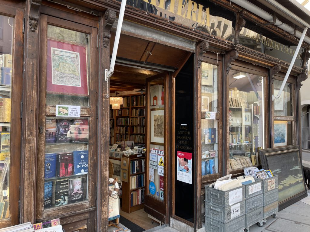 欧洲旧书店外观，协会收藏的部分中国历史文献曾在此发现